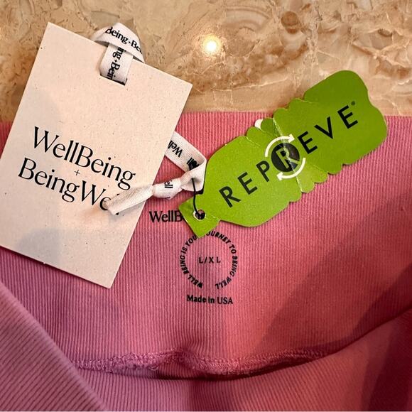Wellbeing + Beingwell StretchWell Valle 4 Inch Bike Short in Rose | USED - Picture 4 of 10